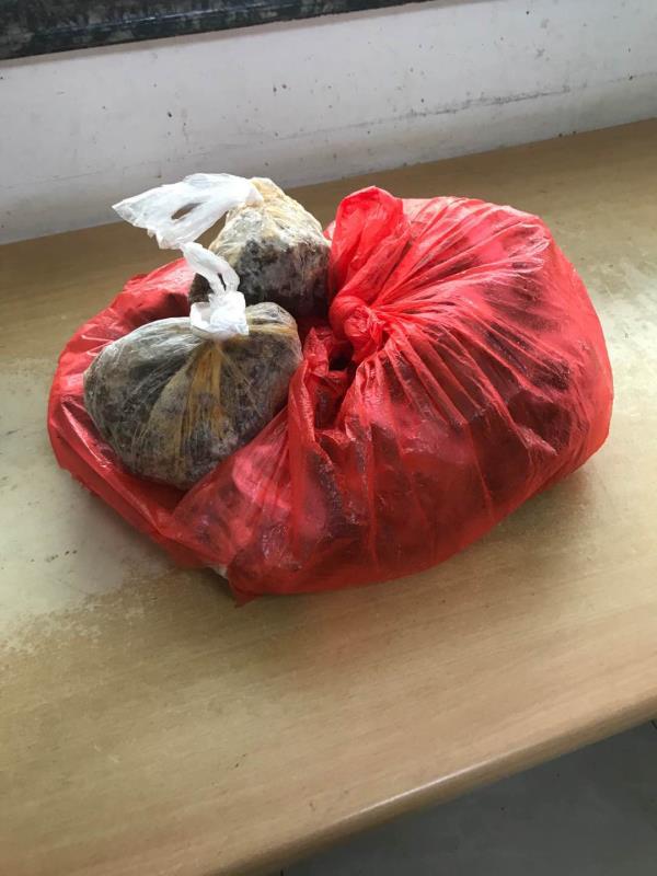 上海一男子与女友冷战 从八楼扔下近9斤冻牛肉被