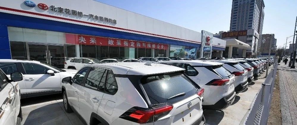 为了业绩，4S店一锤子砸向了车