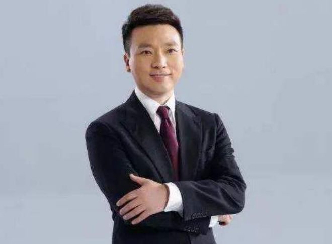 夫妻都是央视主持,结婚26年不生娃,今47岁没房没车成这