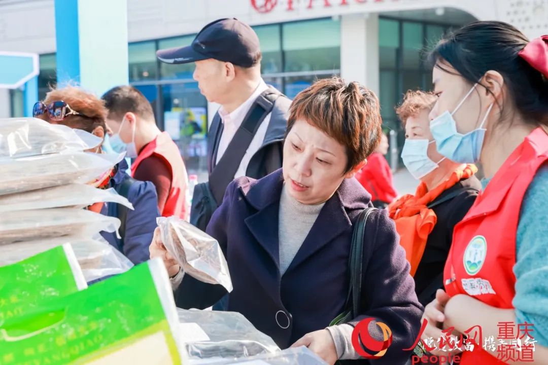 现民在市巫选购场 特产溪供办方主图。