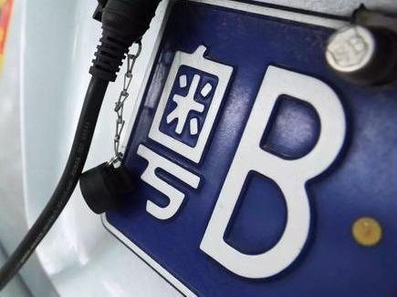 深圳个人车牌均价下跌2263元！最低成交价45000元