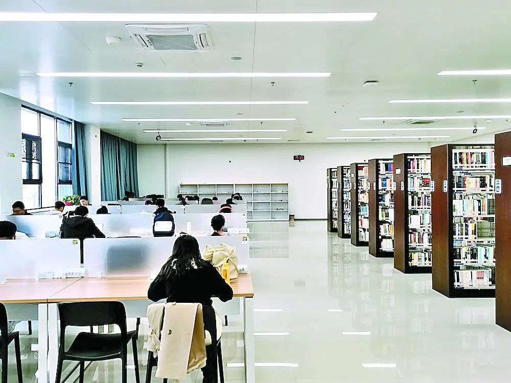 内衣店上班难吗_不想上班图片(3)