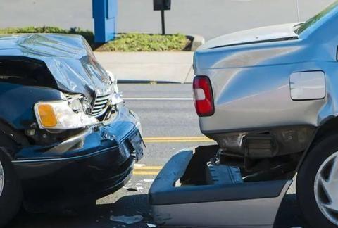 问答：小车五年第一出险,会影响明年保费吗?