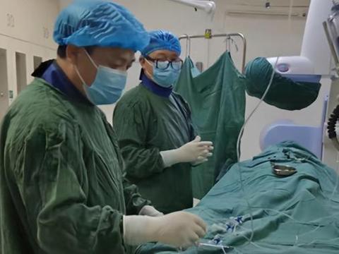 新邵县人民医院：紧急溶栓后介入取栓，昏迷偏瘫患者完美“逆袭”