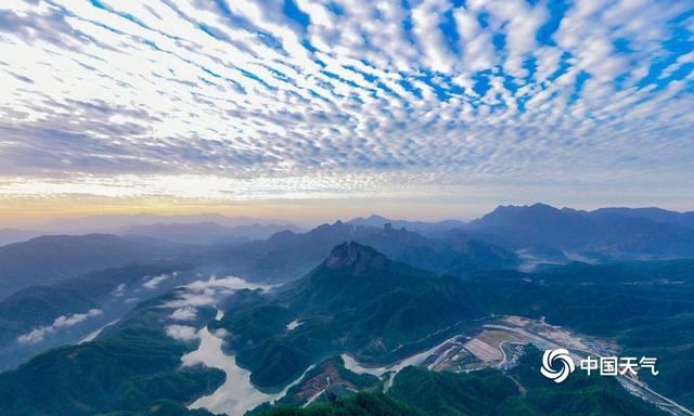 福建泰宁湖山如黛水如碧,秋景入画来