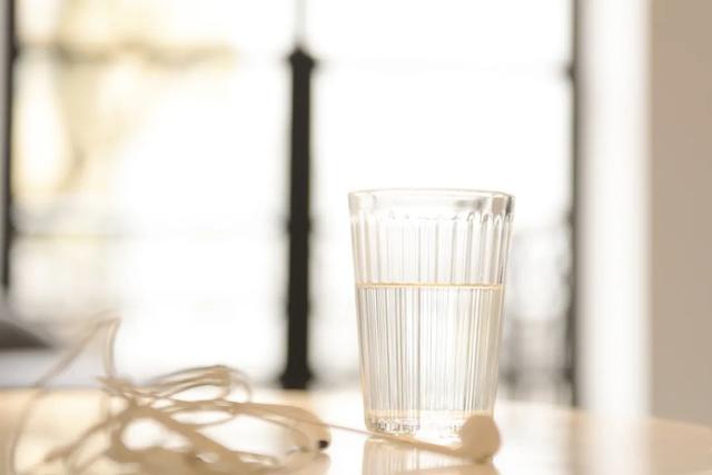 每天该喝多少水?喝什么水最好?这份「喝水」清单,建议收藏休闲区蓝鸢梦想 - Www.slyday.coM 每天该喝多少水?喝什么水最好?这份「喝水」清单,建议收藏休闲区蓝鸢梦想 - Www.slyday.coM