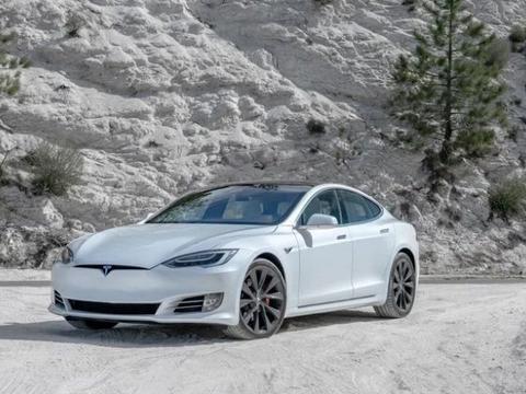 特斯拉公布车辆安全报告，机器比人比人更安全？