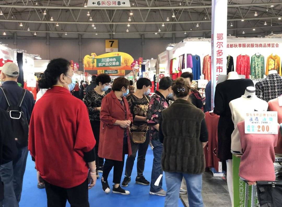 成都秋季服装服饰商品博览会开幕,消费者开启买买买模式