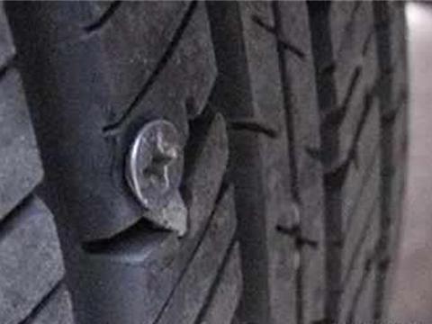 上路一定注意这东西，轧上之后太毁轮胎，老师傅：比钉子还烦人