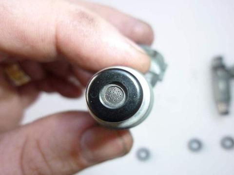 不论你开什么车，有个小孔要及时清理！汽车有劲也省油