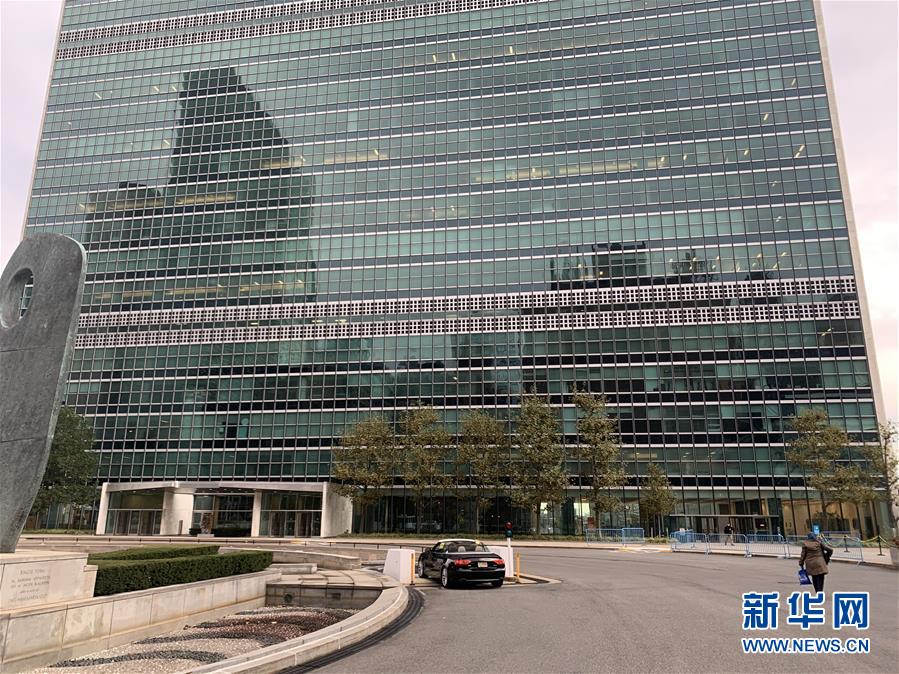 【蜗牛棋牌】减少室内聚集 纽约市允许商铺摆地摊