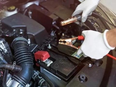 老司机也入坑！汽车熄火后这几个动作最伤电瓶