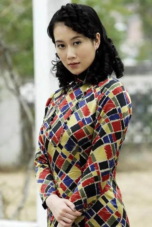 温峥嵘:赵薇是她师姐,嫁给初恋20多年,丈夫身份依旧神秘