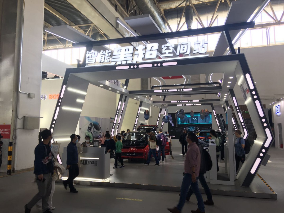 记者探展：车展高科技令车迷赞叹