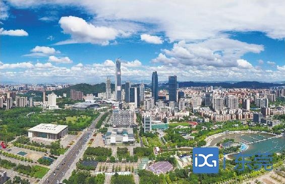 蓝天白云下的东莞城市中心区 资料图 记者 郑志波 摄