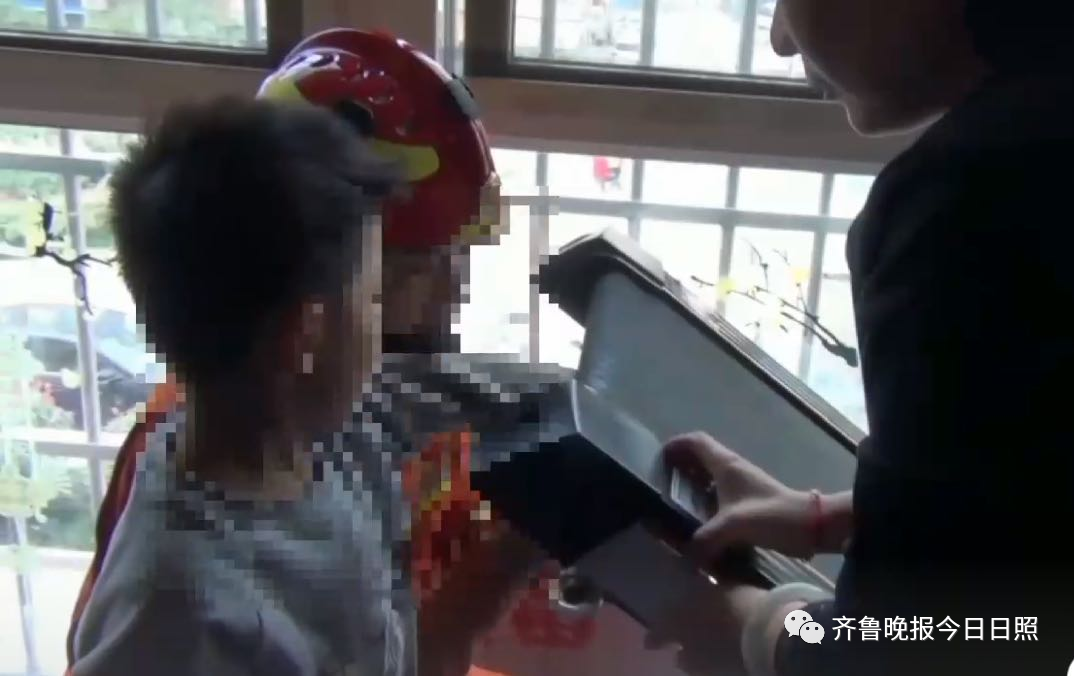 日照男童家中捡球手指被卡跑步机内,幸亏有他们!休闲区蓝鸢梦想 - Www.slyday.coM 日照男童家中捡球手指被卡跑步机内,幸亏有他们!休闲区蓝鸢梦想 - Www.slyday.coM