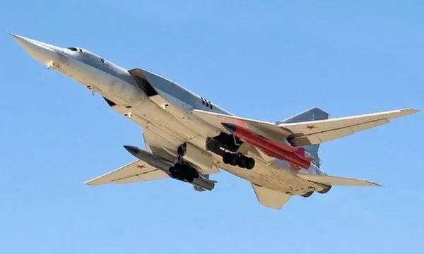 ▲資料圖片:俄軍圖-22M3轟炸機掛載Kh-22巡航導彈飛行。(俄國防部官網)