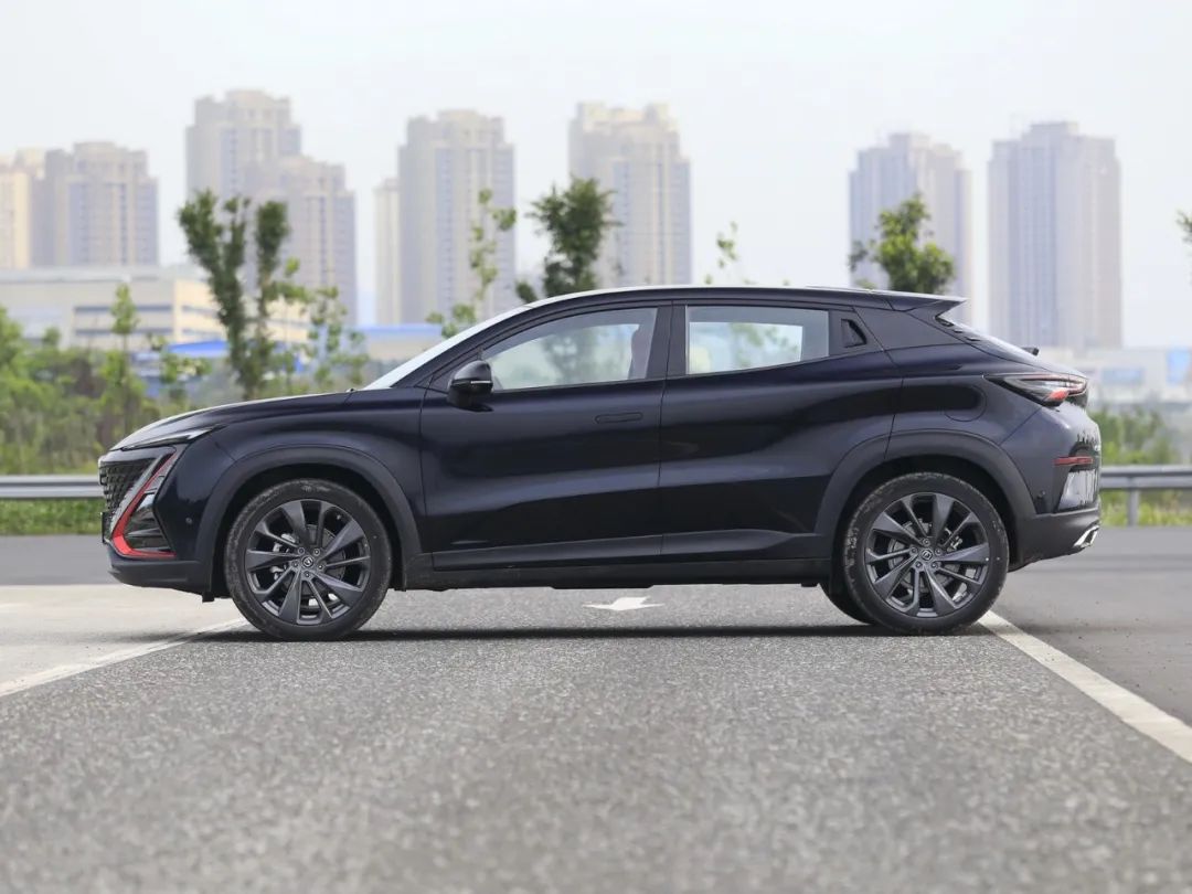 10万元选轿车还是SUV？两台都超拉风，到底怎么选？