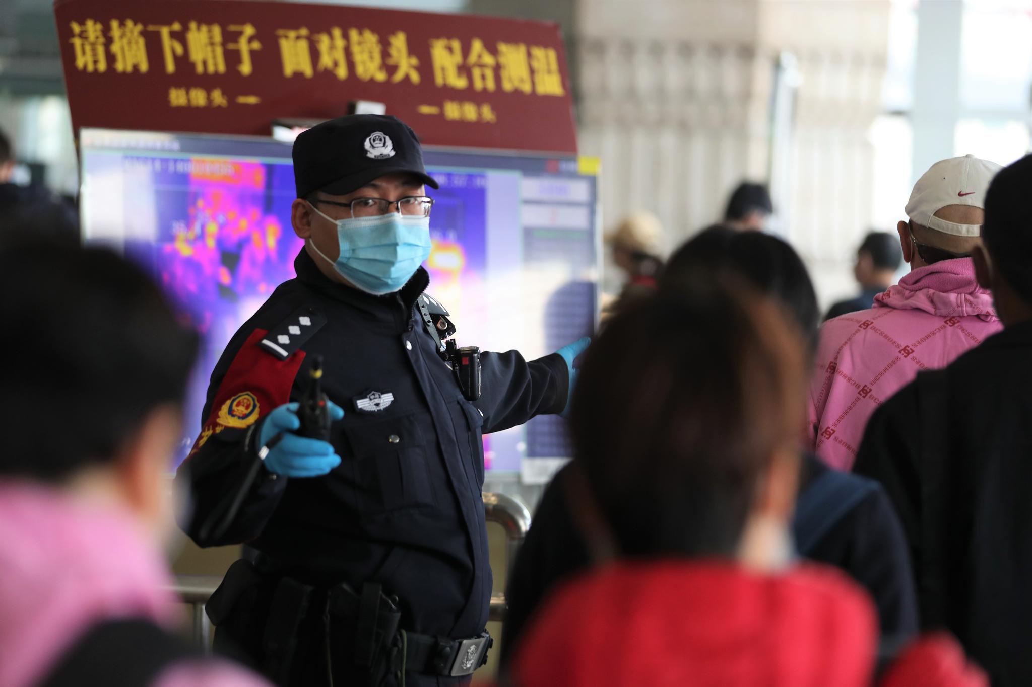 “双节”时代,北京铁路警方尽力确保辖区治安秩序稳固。北京铁路警方供图
