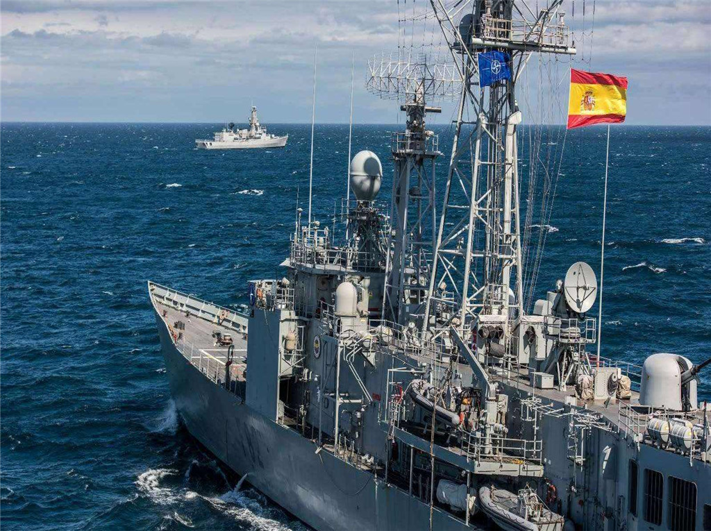 北约4国军舰穿越海峡,黑海舰队紧急出动,俄:敢越过红线就开火