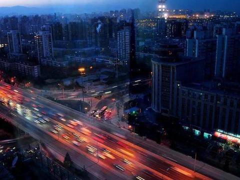 绿牌只是暂时性替代方案，被剥夺的路权终究还是存在