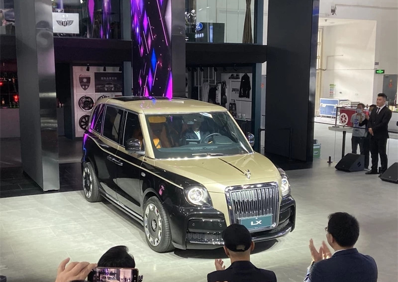 吉利的“老爷车”来了！对开门、双色车身，车头还带飞马立标