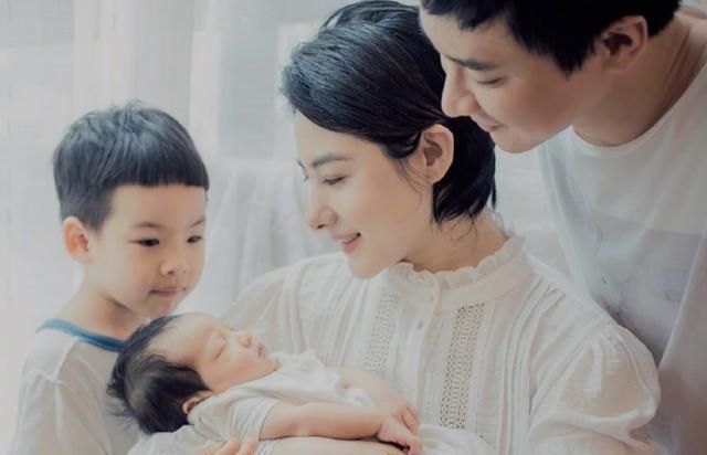 奥运冠军刘璇为儿子整理8本育儿宝典,当个好妈妈,究竟有多难?