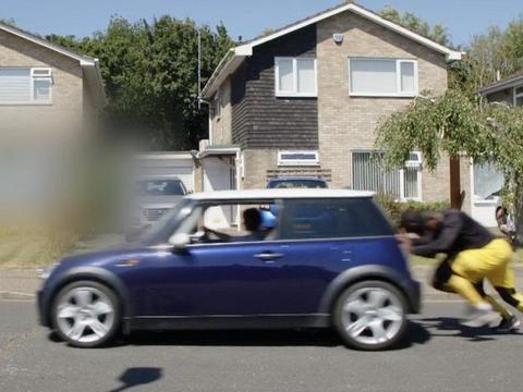 汽车打不着火该怎么做？别忙着叫拖车！教你几个实用小妙招