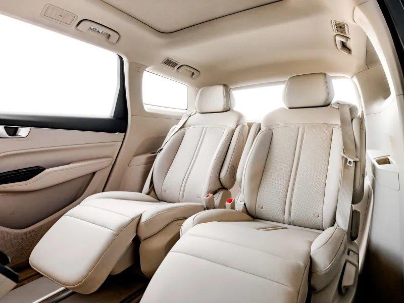 自相残杀?五菱凯捷VS宝骏730,谁更强?