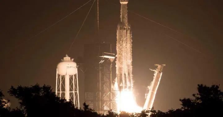 美国又发射卫星了：SpaceX第15批60颗星链卫星升空！10月发了3批