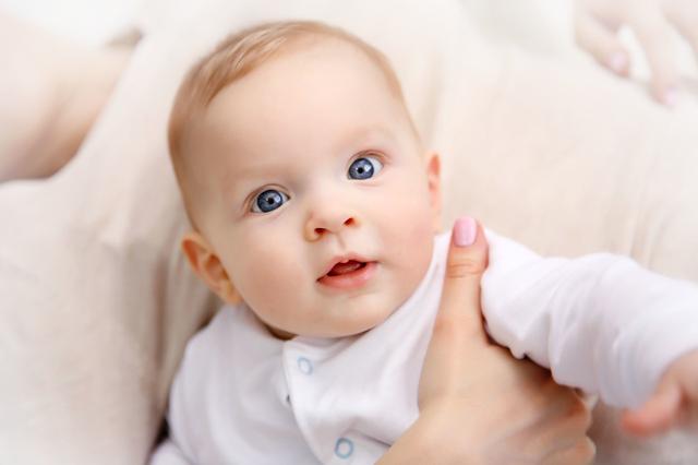 6个月的婴儿有哪些能力？会6大技能的是全能宝贝，你家会了几个？