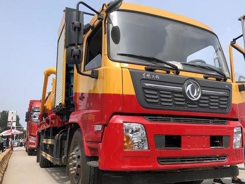 清洁城市小能手,满足国六排放,实拍东风天锦VR吸污车