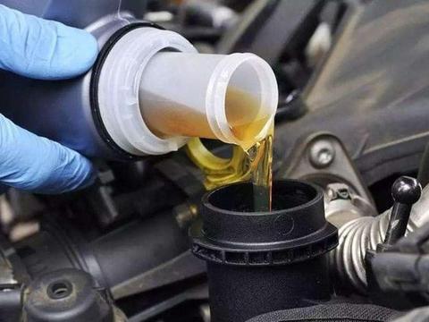 5000公里换一次机油司机被哄骗多少钱？机油多久换一次才是正常？