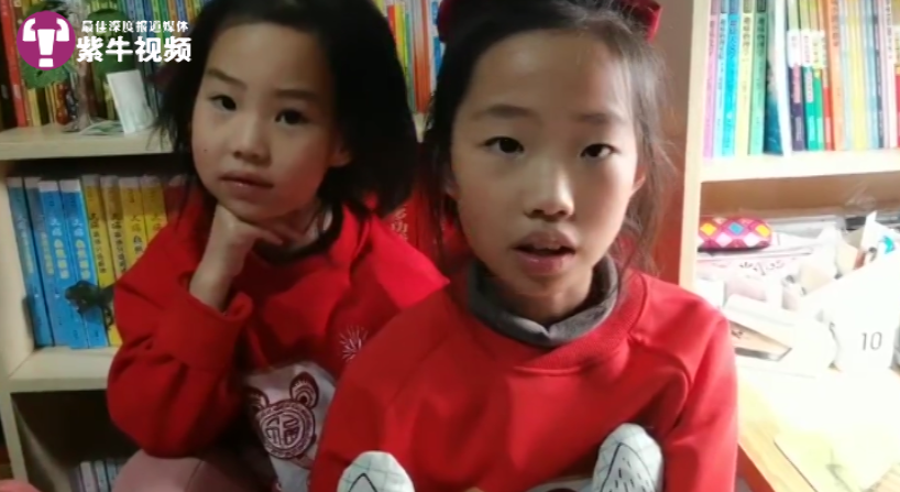 晴晴（右）和妹妹感情很好