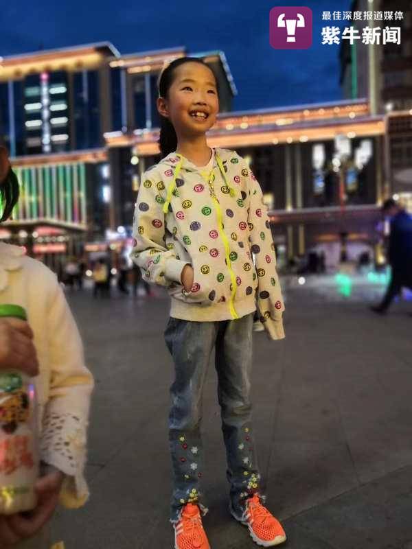 乐观坚强的晴晴笑对生活