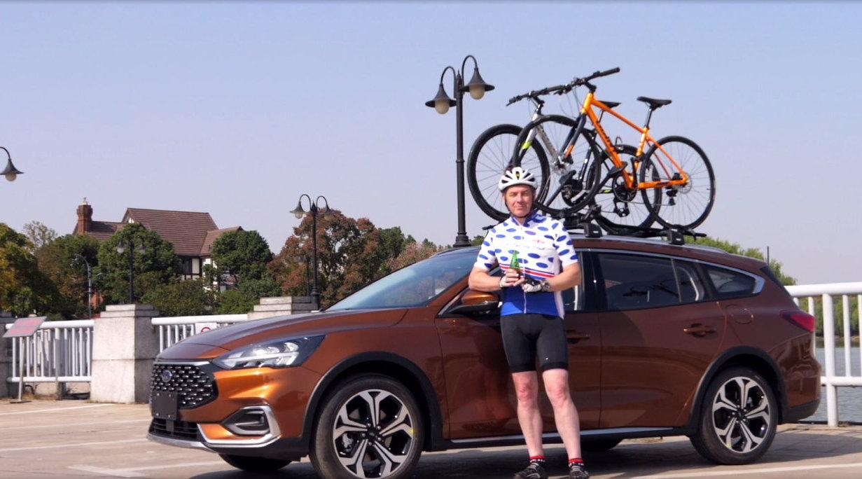 看长安福特总裁讲解最新“瓦罐”车