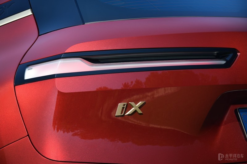 宝马旗舰级纯电SUV首发 在他面前特斯拉真的只是玩具