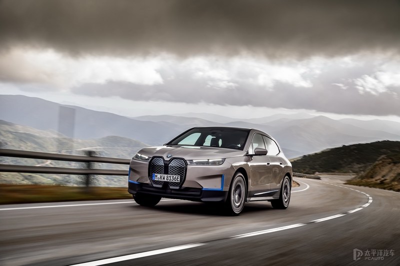 宝马旗舰级纯电SUV首发 在他面前特斯拉真的只是玩具