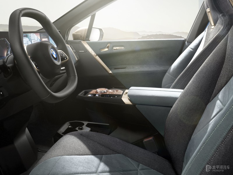 宝马旗舰级纯电SUV首发 在他面前特斯拉真的只是玩具