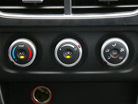 为什么汽车空调一会不出风一会出风？只有四档出风是怎么回事？