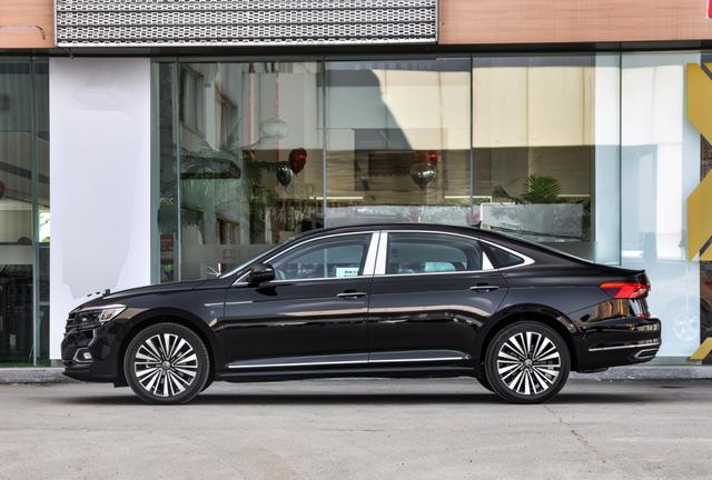 果然没有让人失望,大众豪车月销16882台,油耗5.8L,车长超4米9
