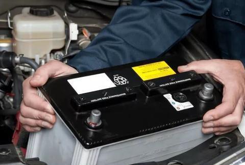 停车熄火,你只要多做2步,就能让电瓶使用更长久!