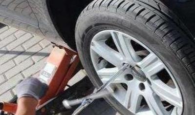 汽车轮胎究竟可以用几年？修车师傅：80%的车主都被4S店忽悠过