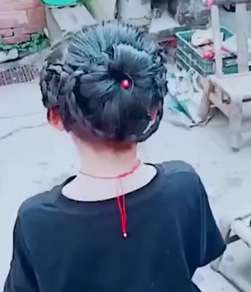 哇~88岁太奶奶给重孙女编发,太太太好看了休闲区蓝鸢梦想 - Www.slyday.coM 哇~88岁太奶奶给重孙女编发,太太太好看了休闲区蓝鸢梦想 - Www.slyday.coM