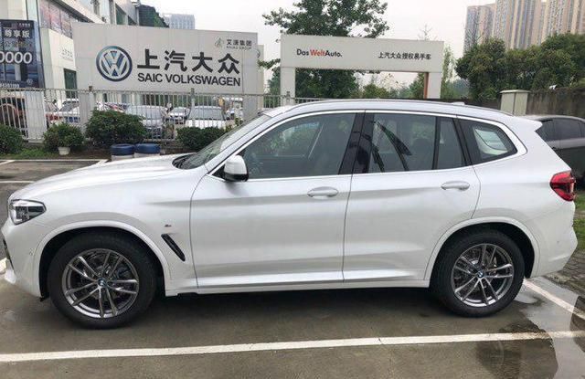 全款44万喜提宝马X3,对比堂哥的Jeep牧马人,车主给了中肯评价