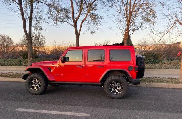 全款44万喜提宝马X3,对比堂哥的Jeep牧马人,车主给了中肯评价