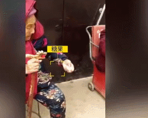 撒贝宁孩子出生后,他给天堂的母亲发了一条短信,看哭无数人!休闲区蓝鸢梦想 - Www.slyday.coM 撒贝宁孩子出生后,他给天堂的母亲发了一条短信,看哭无数人!休闲区蓝鸢梦想 - Www.slyday.coM