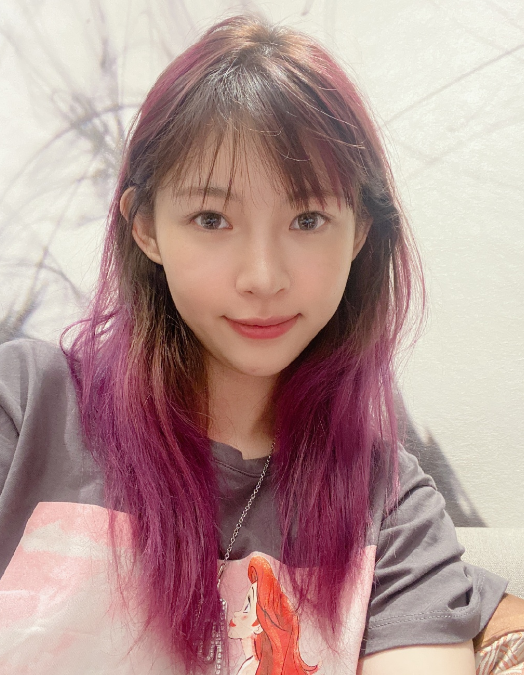 机车女神痞幼回顾过往8年前还很青涩15岁就开始玩机车