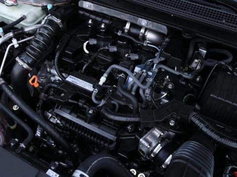 开了多年车才知道，发动机脏了用这个，十分钟就能洗干净