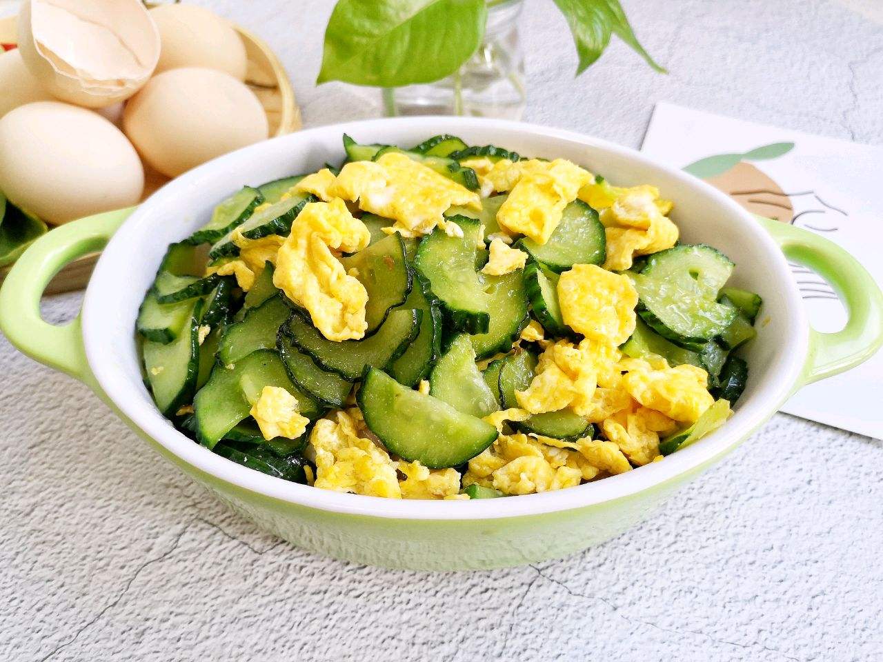 教你营养好吃的黄瓜炒鸡蛋,解馋下饭,让你非常快活的享受美食
